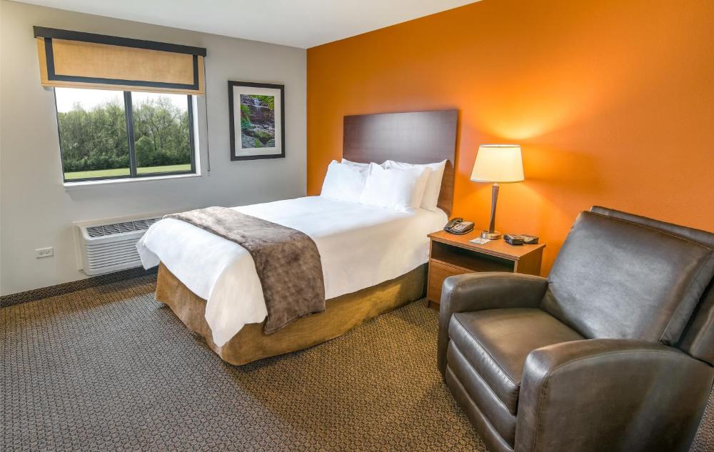 Deluxe Queen Room interior